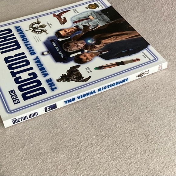 BBC DOCTOR WHO: The Visual Dictionary Paperback Book-2009-Fandom-Collectible - Picture 7 of 7